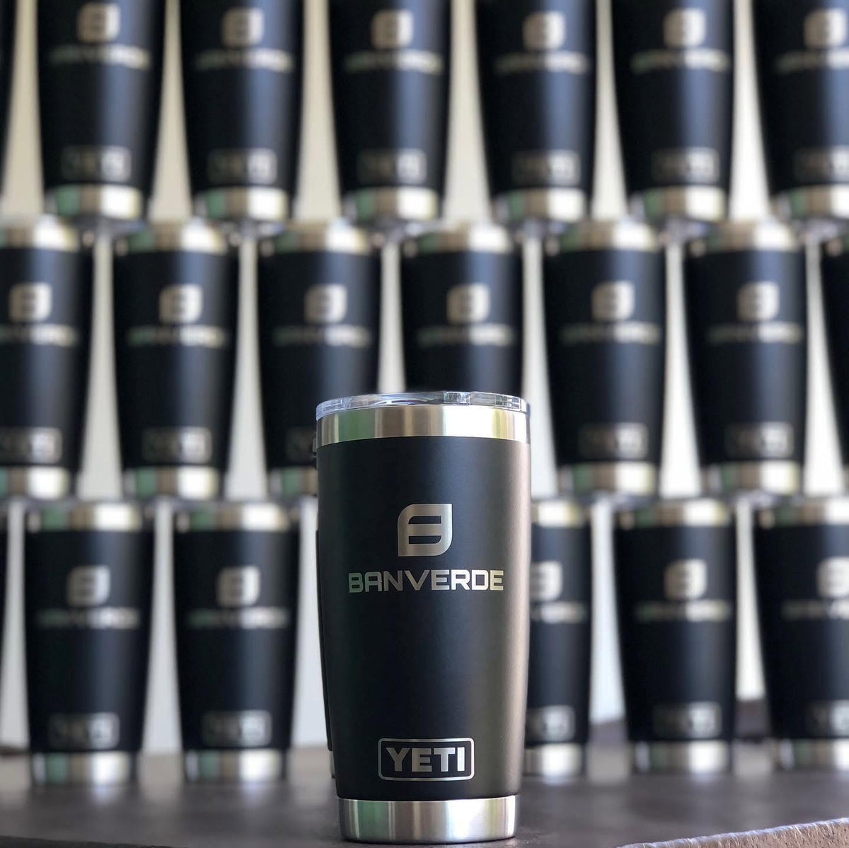 Termo Yeti Personalizado con Nombre o Logo | Negro